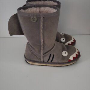 Emu shark boot size 10 us (child)